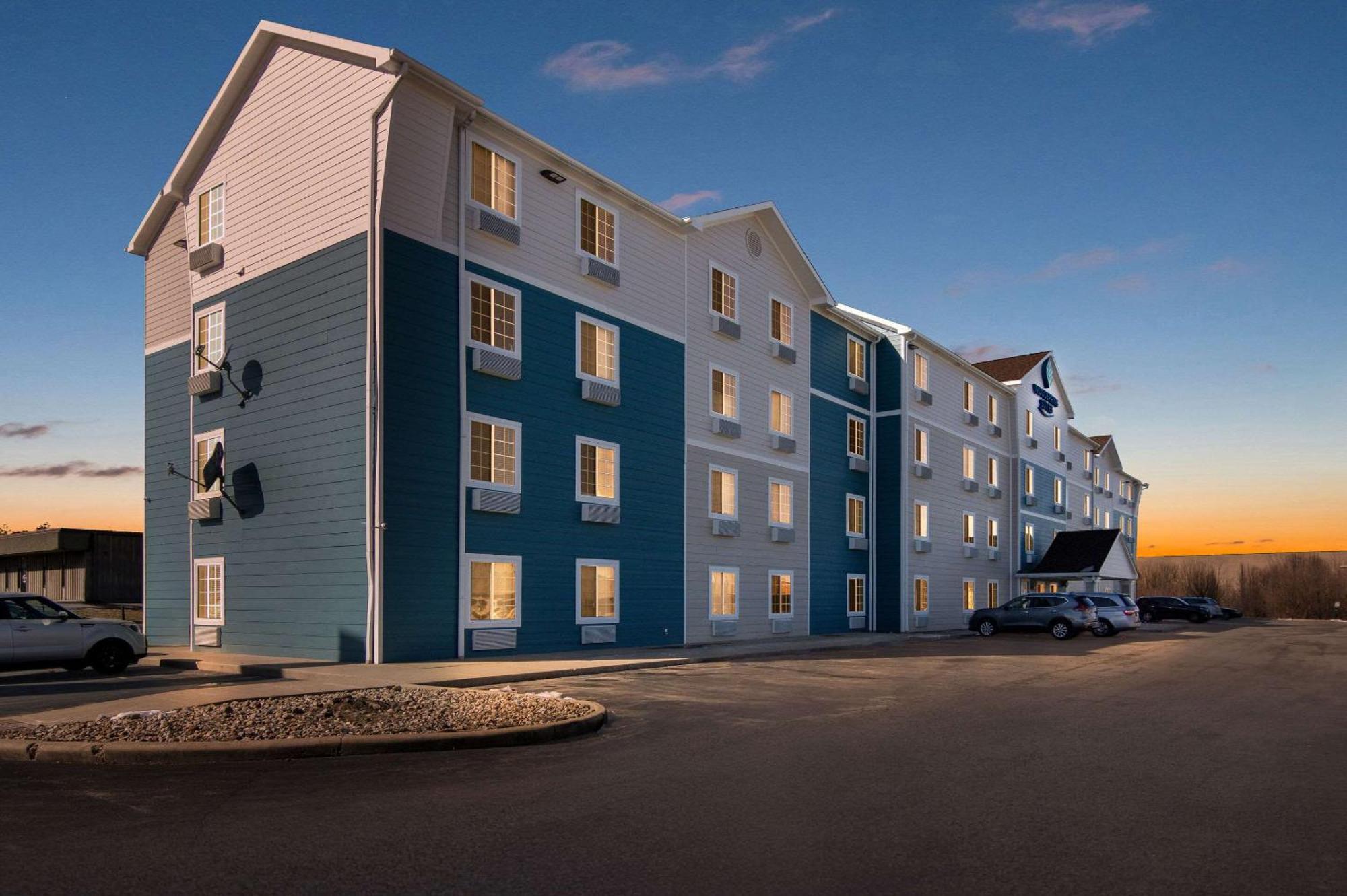 Woodspring Suites Champaign Near University Exterior photo