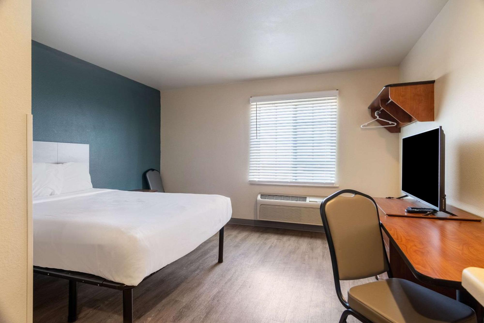 Woodspring Suites Champaign Near University Exterior photo