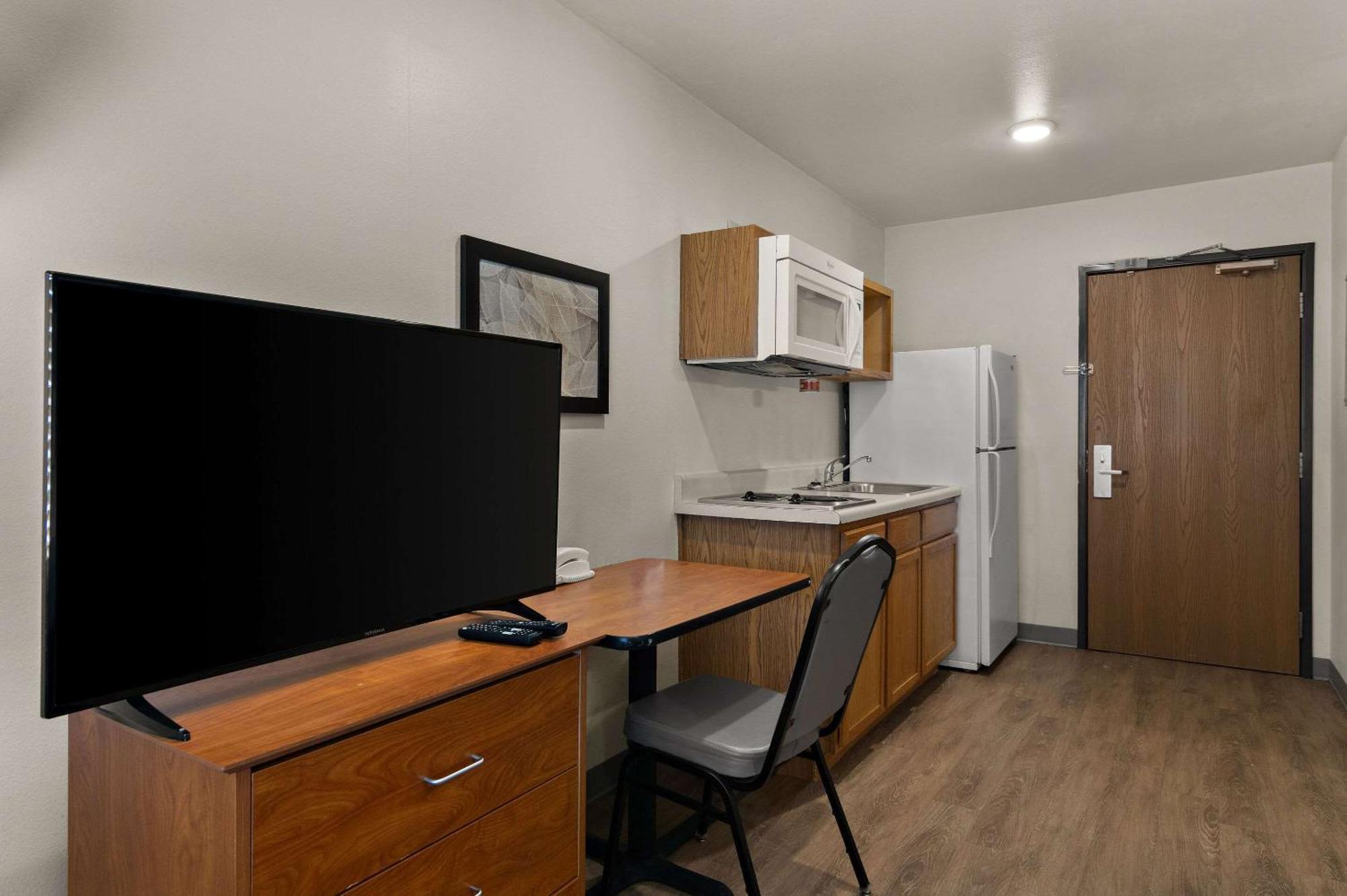 Woodspring Suites Champaign Near University Exterior photo