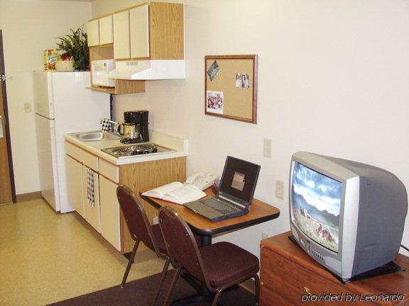 Woodspring Suites Champaign Near University Room photo