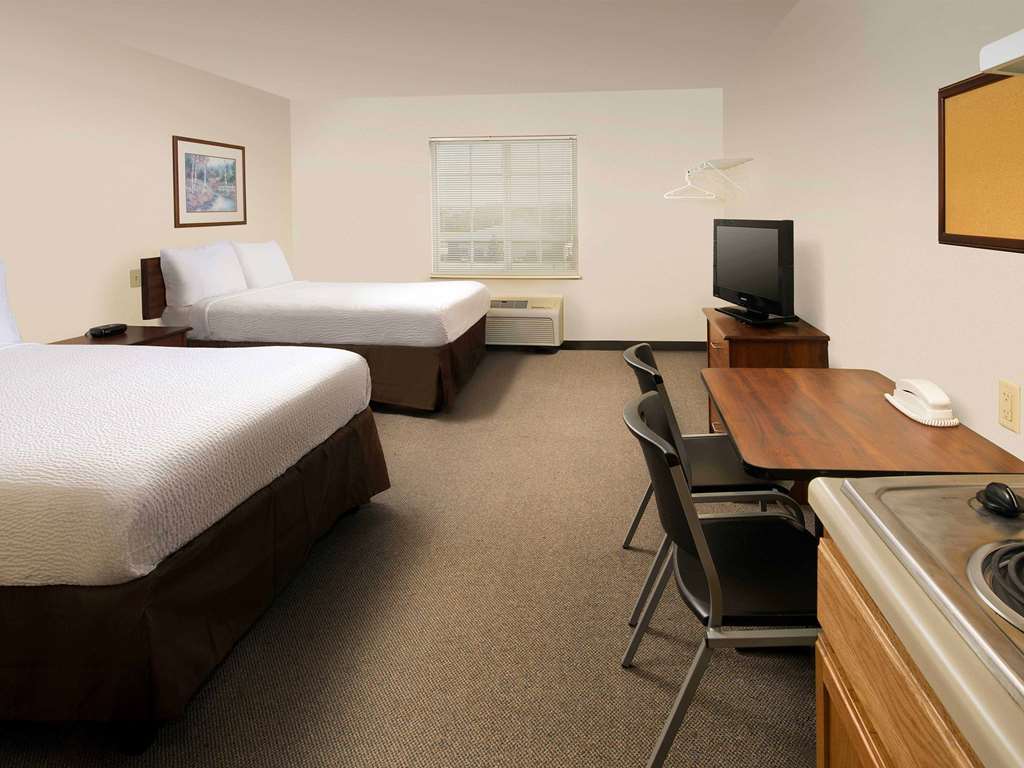 Woodspring Suites Champaign Near University Room photo